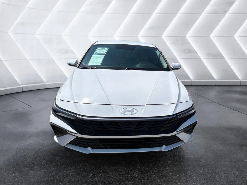 Used 2024 White Hyundai SEL image 2