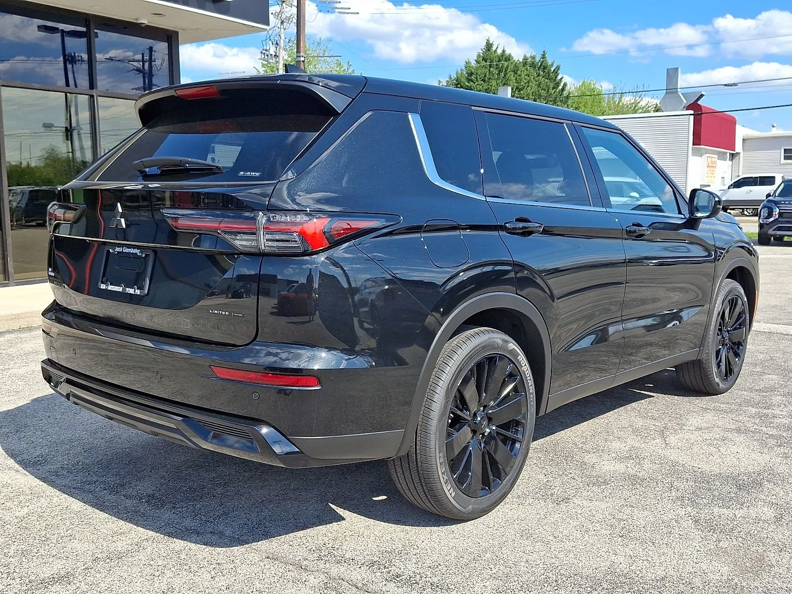 New 2026 Black Mitsubishi LE image 7