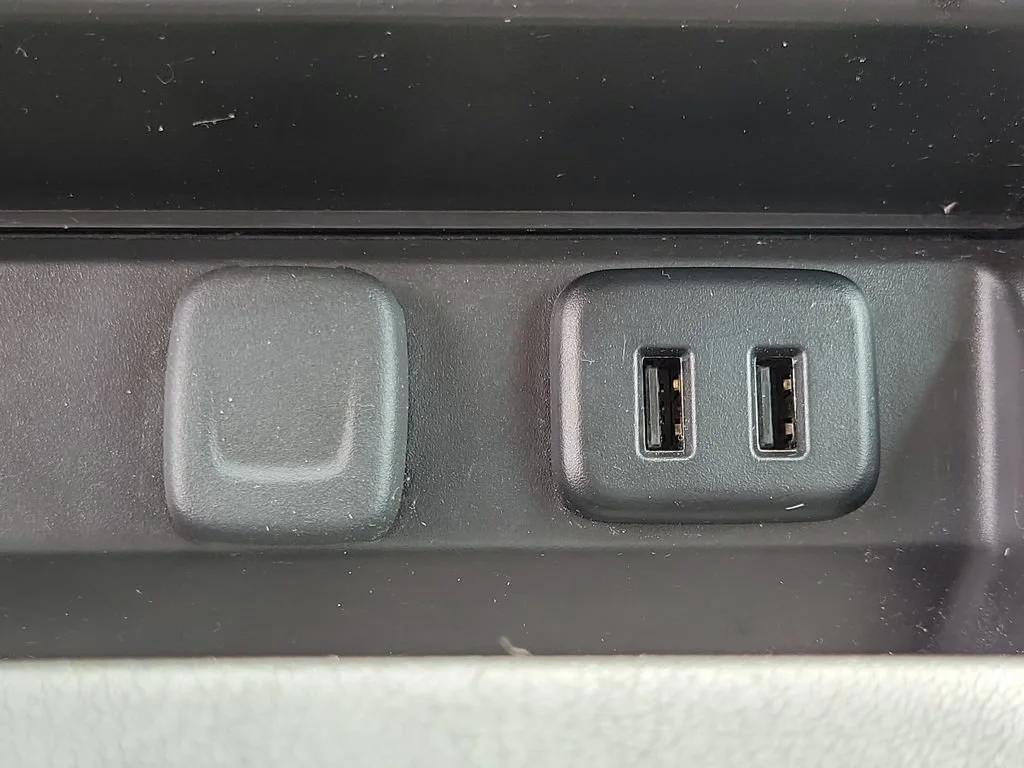 Used 2018 SILVER ICE METALLIC Chevrolet Premier image 34