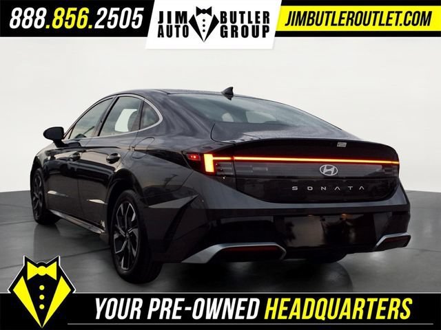 Used 2024  Hyundai SEL image 2