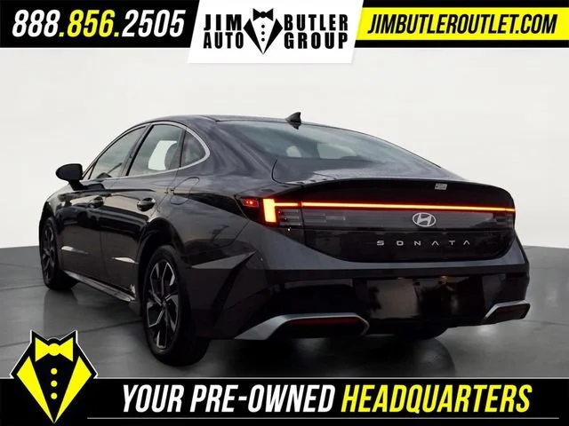 Used 2024  Hyundai SEL image 2