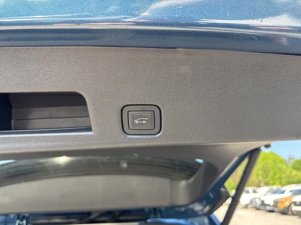 Used 2024 Blue GMC Denali image 29