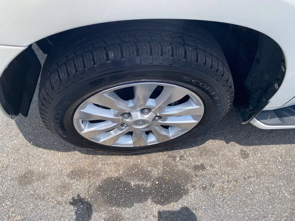 Used 2012 White Toyota Platinum image 19