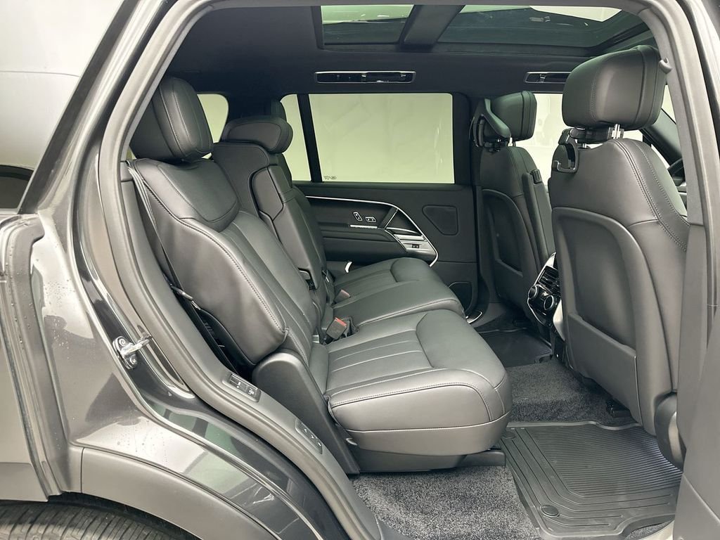 New 2026 Carpathian Gray Premium Metallic Land Rover SE image 19