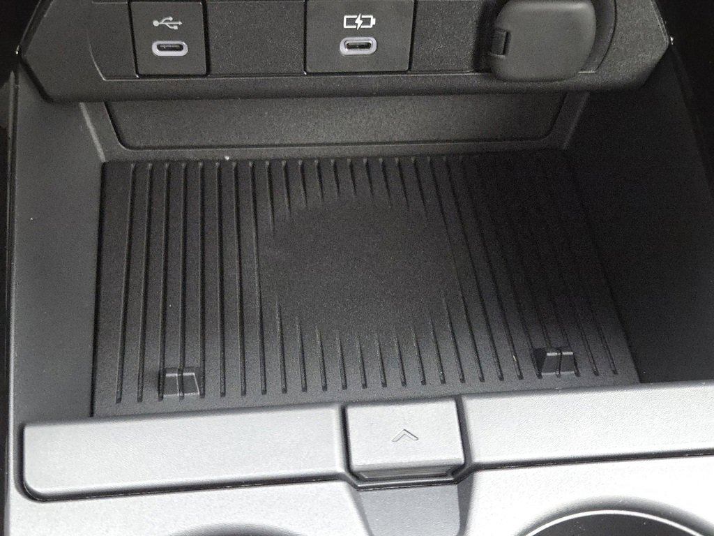 2026 Toyota Prius LE - Photo 11