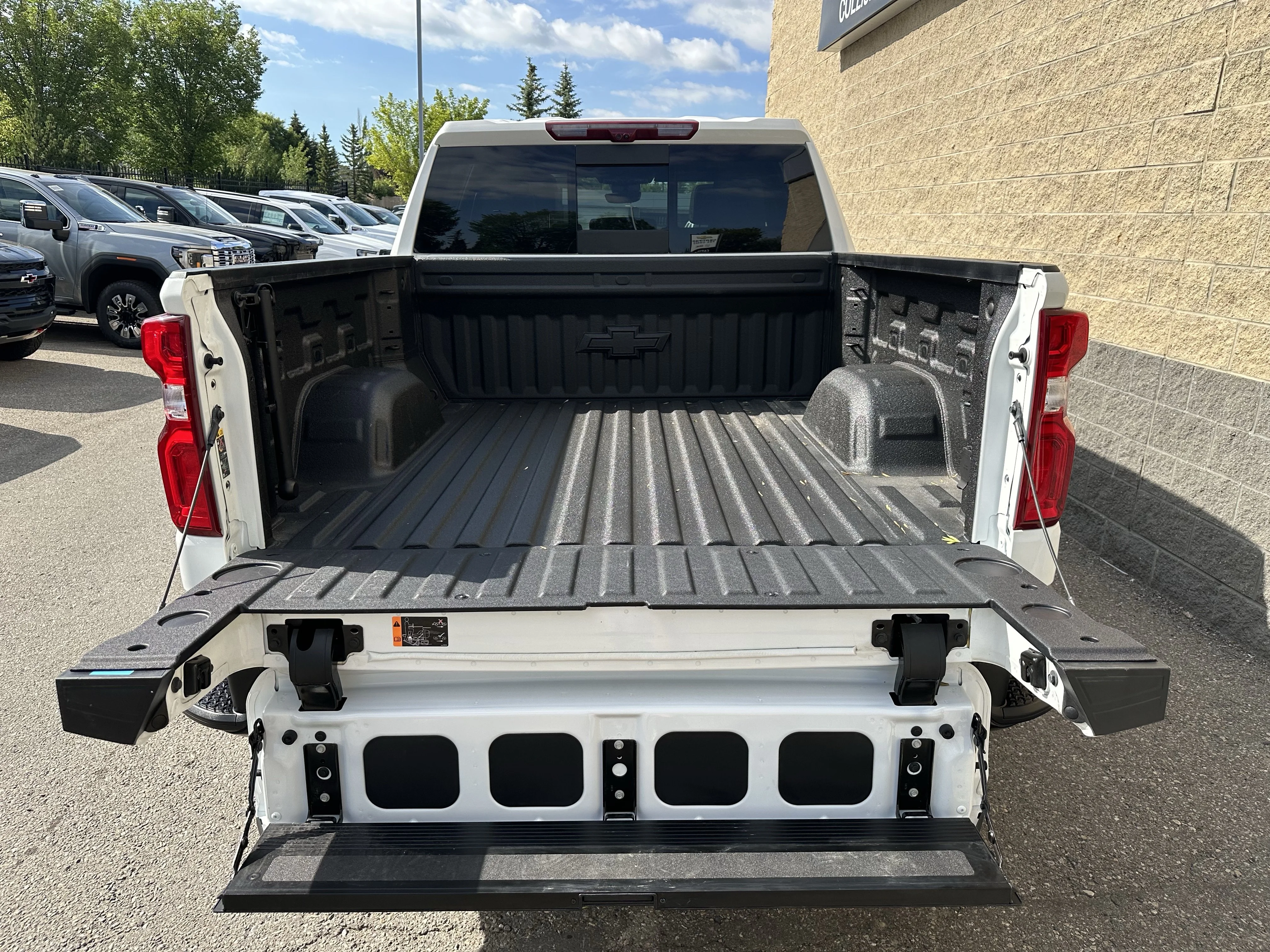Certified Used 2025  Chevrolet ZR2 image 9