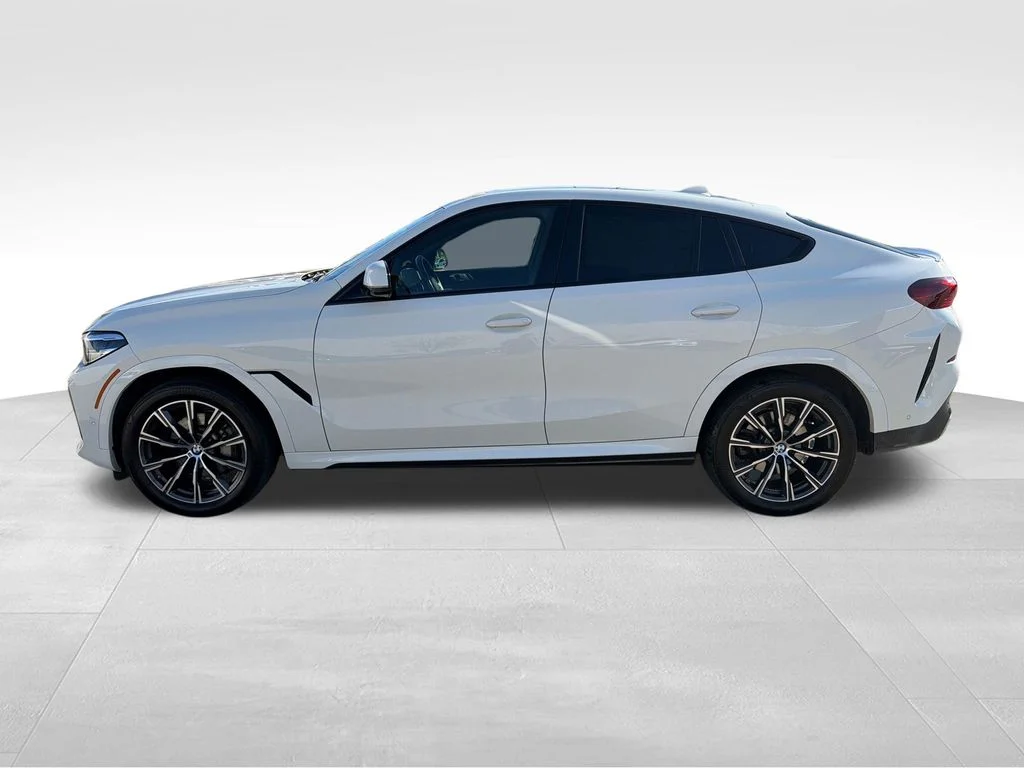 Used 2021 White BMW xDrive40i image 3