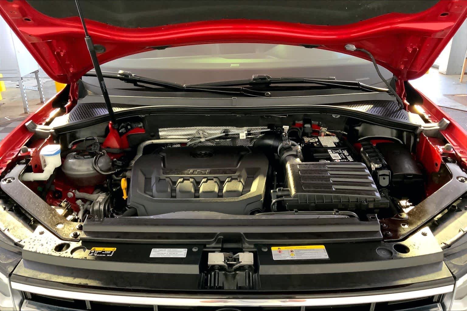 Used 2024 Kings Red Metallic Volkswagen SEL R-Line image 30