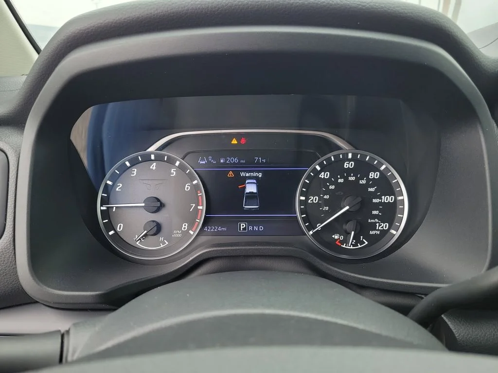 Used 2022 Glacier White Nissan S image 19