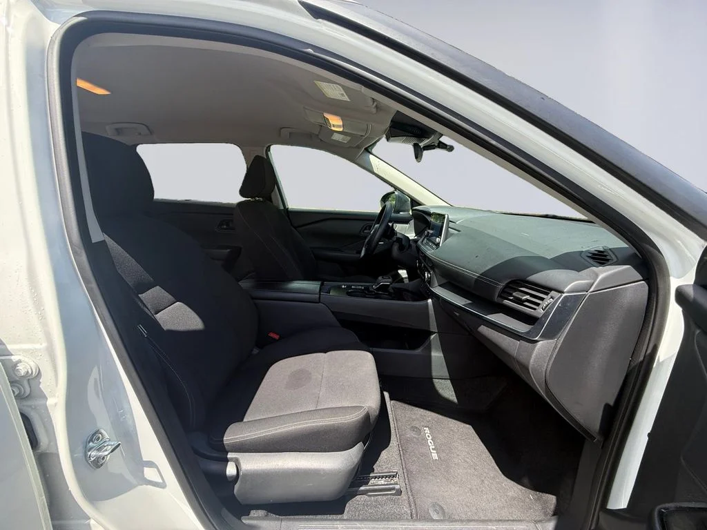 Used 2024 Glacier White Nissan S image 18