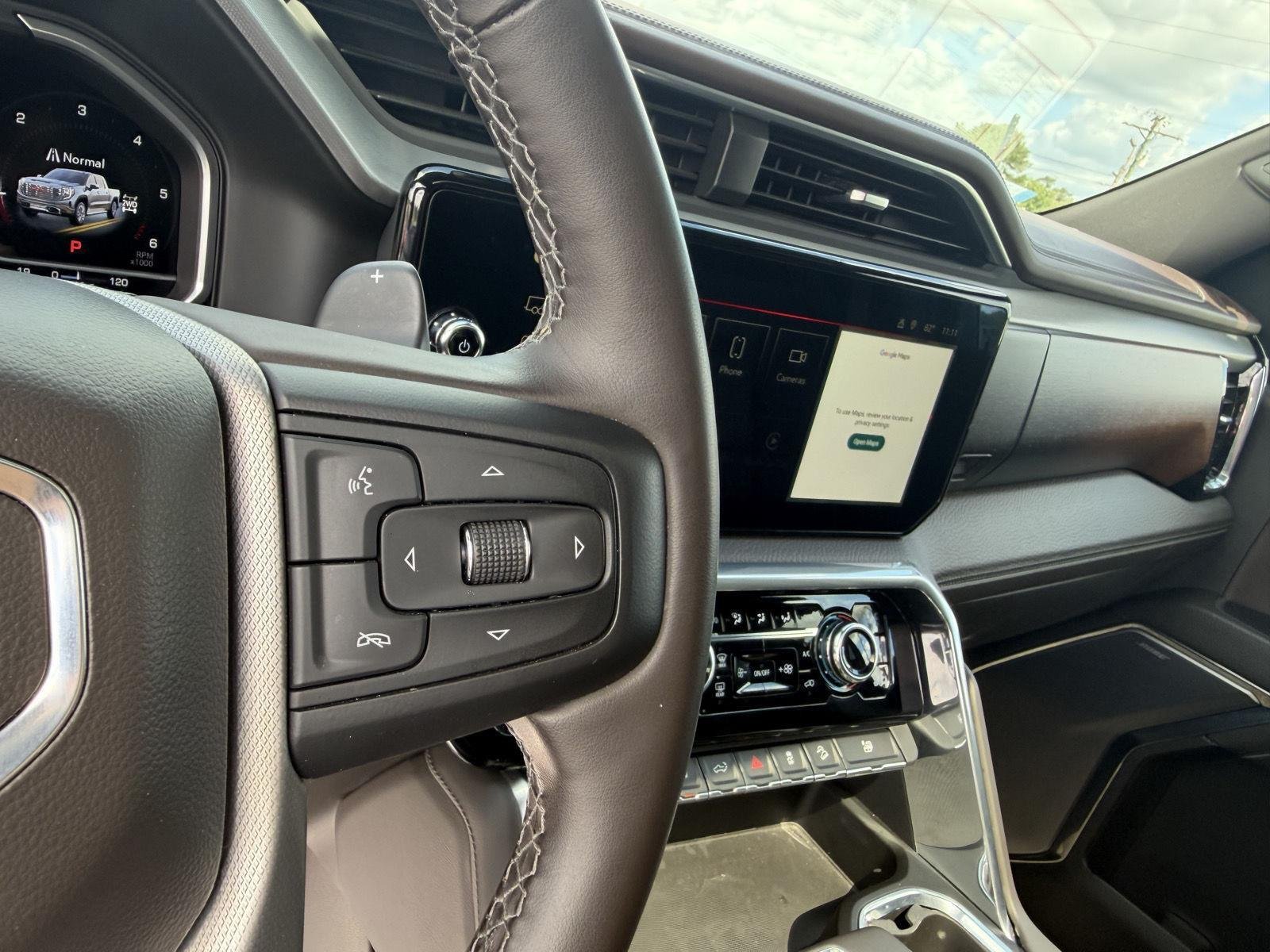 Used 2023 White Frost Tricoat GMC Denali image 29