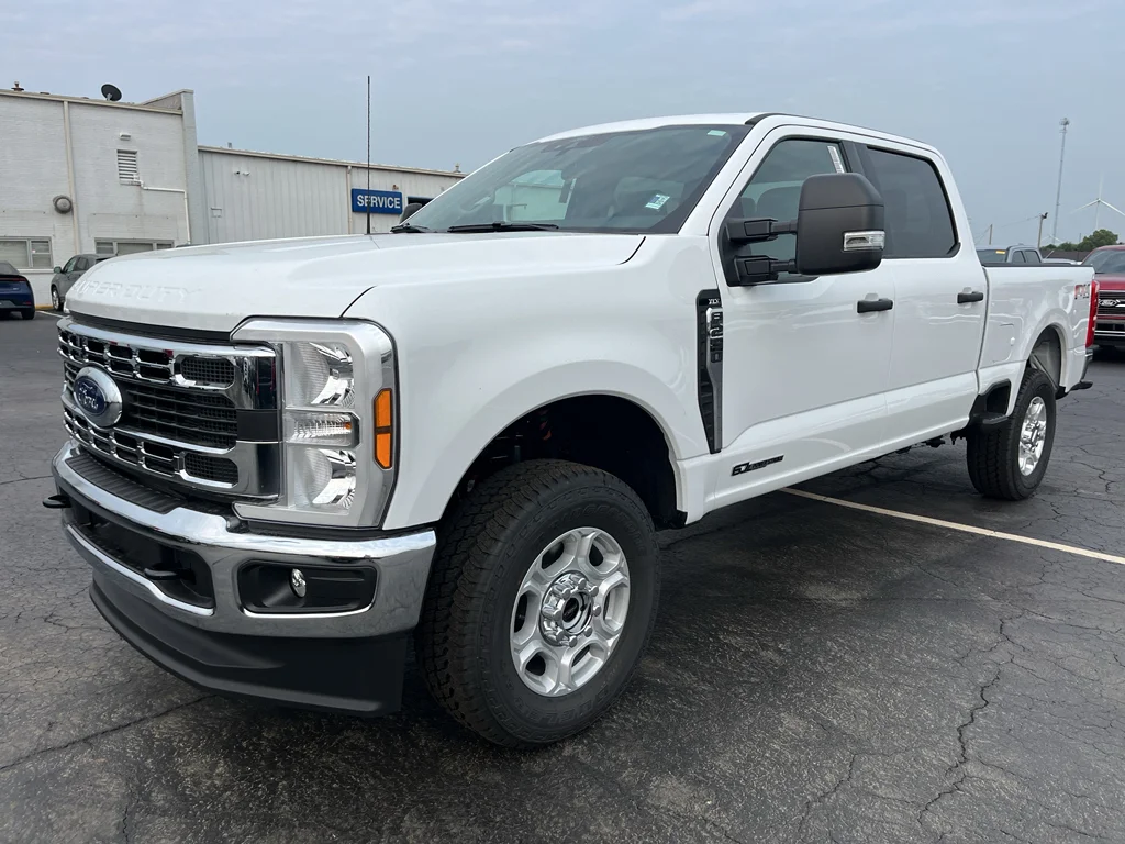 New 2026 Oxford White Ford F-250® XLT image 1