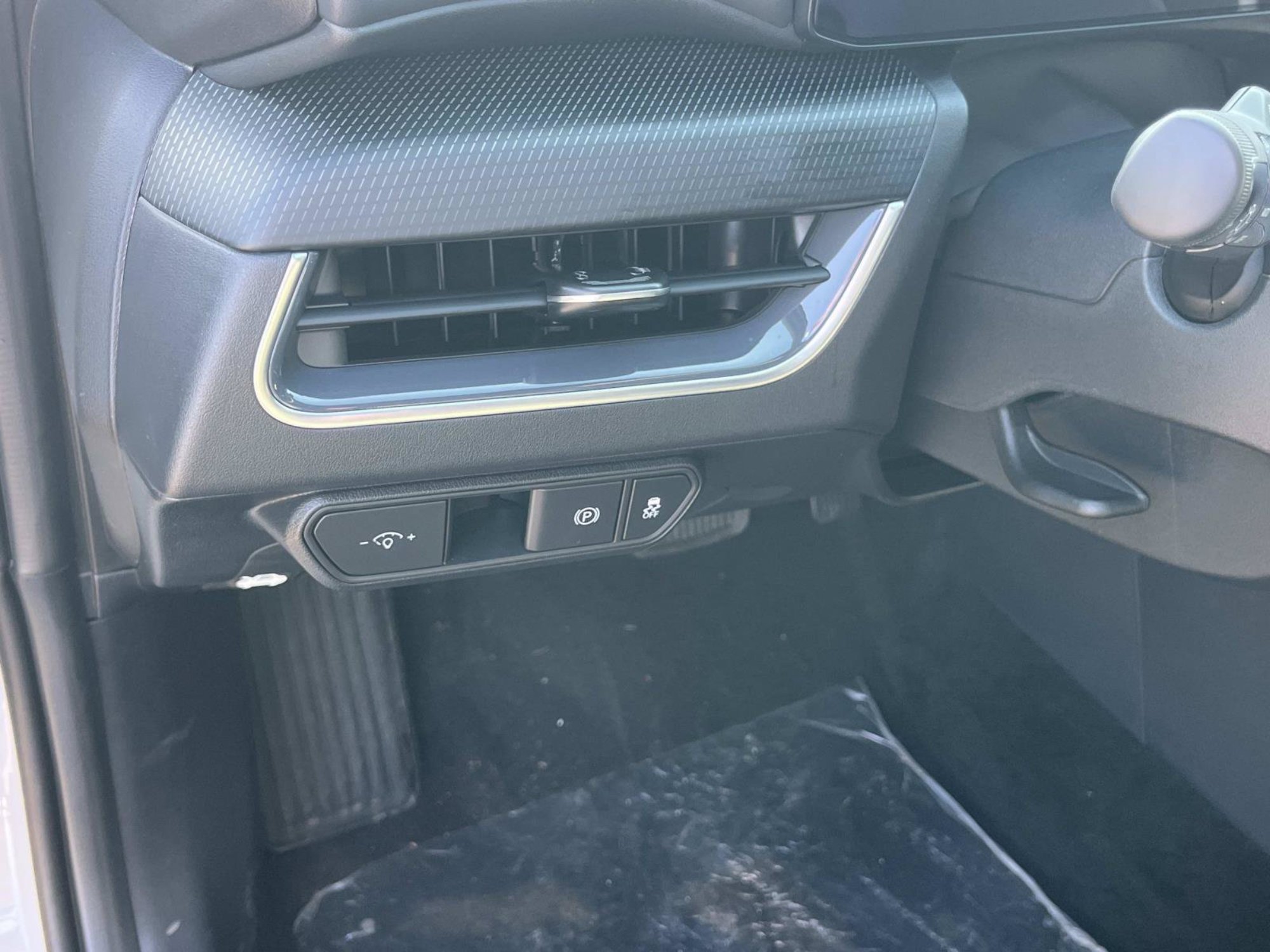 New 2026 Snow White Pearl Kia GT-Line image 24
