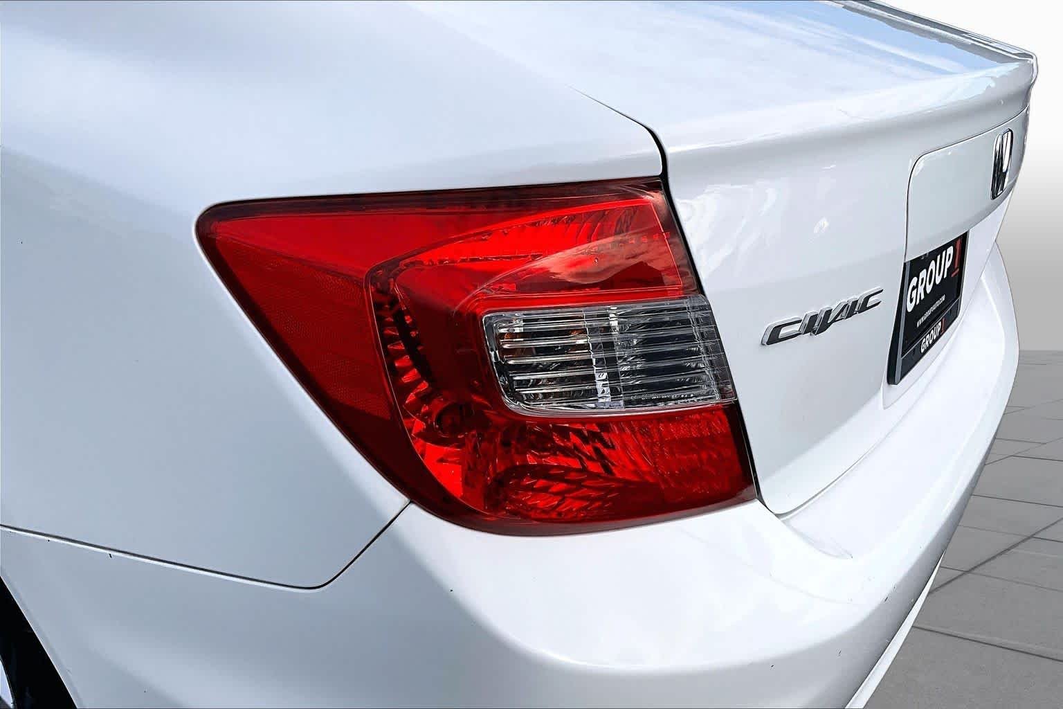 Used 2012 Taffeta White Honda EX-L image 28