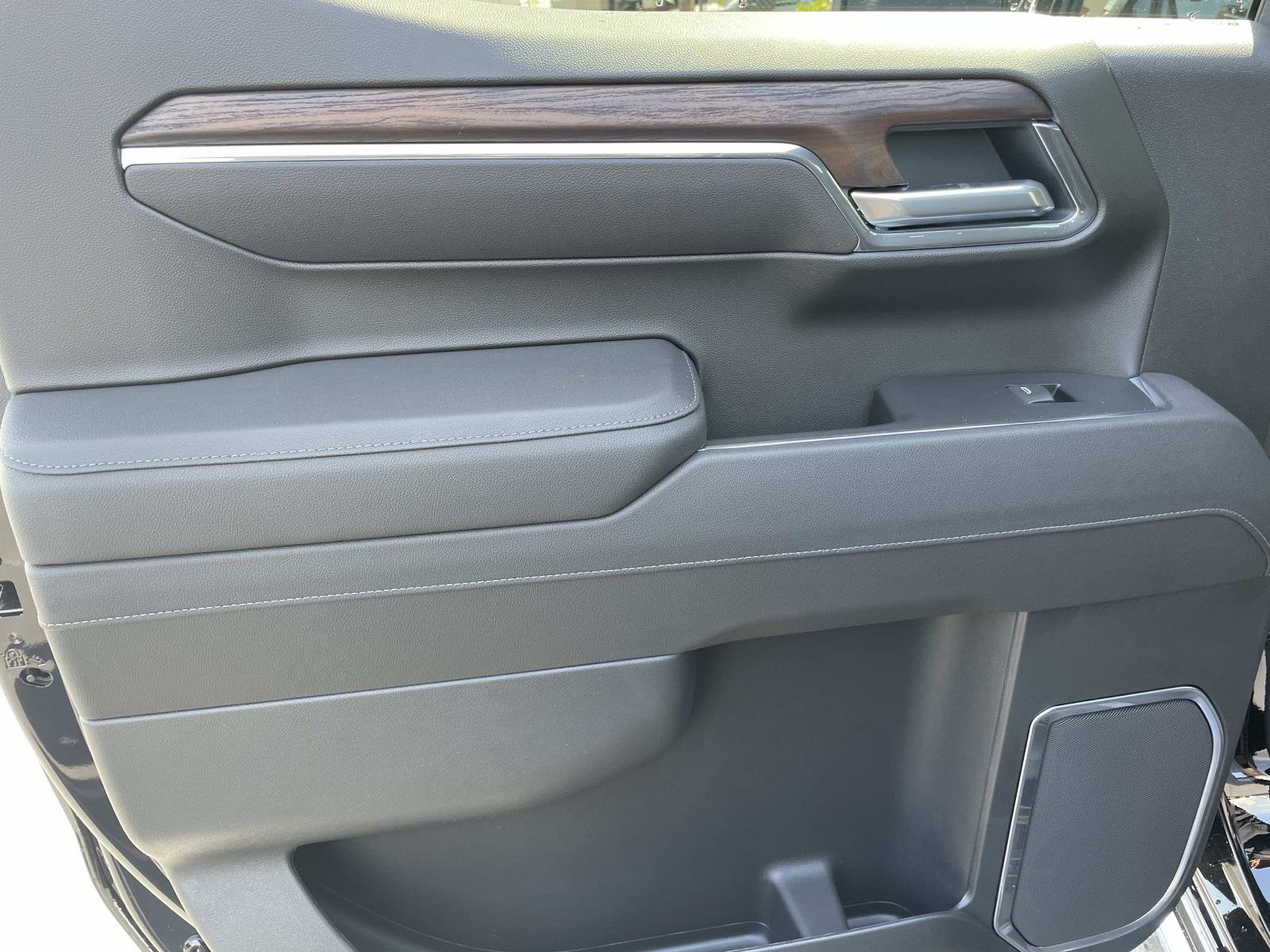 2026 GMC Sierra 1500 SLT - Photo 23