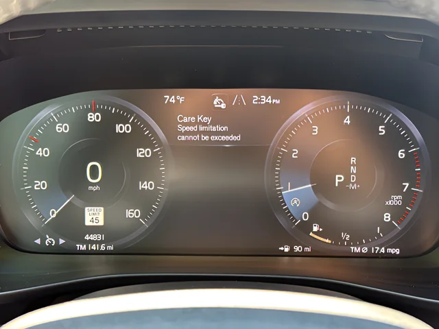 Used 2021 Blue Volvo Momentum image 12