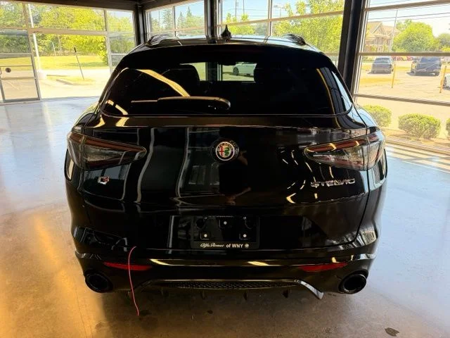 New 2026 Vulcano Black Metallic Exterior Paint Alfa Romeo Base image 5
