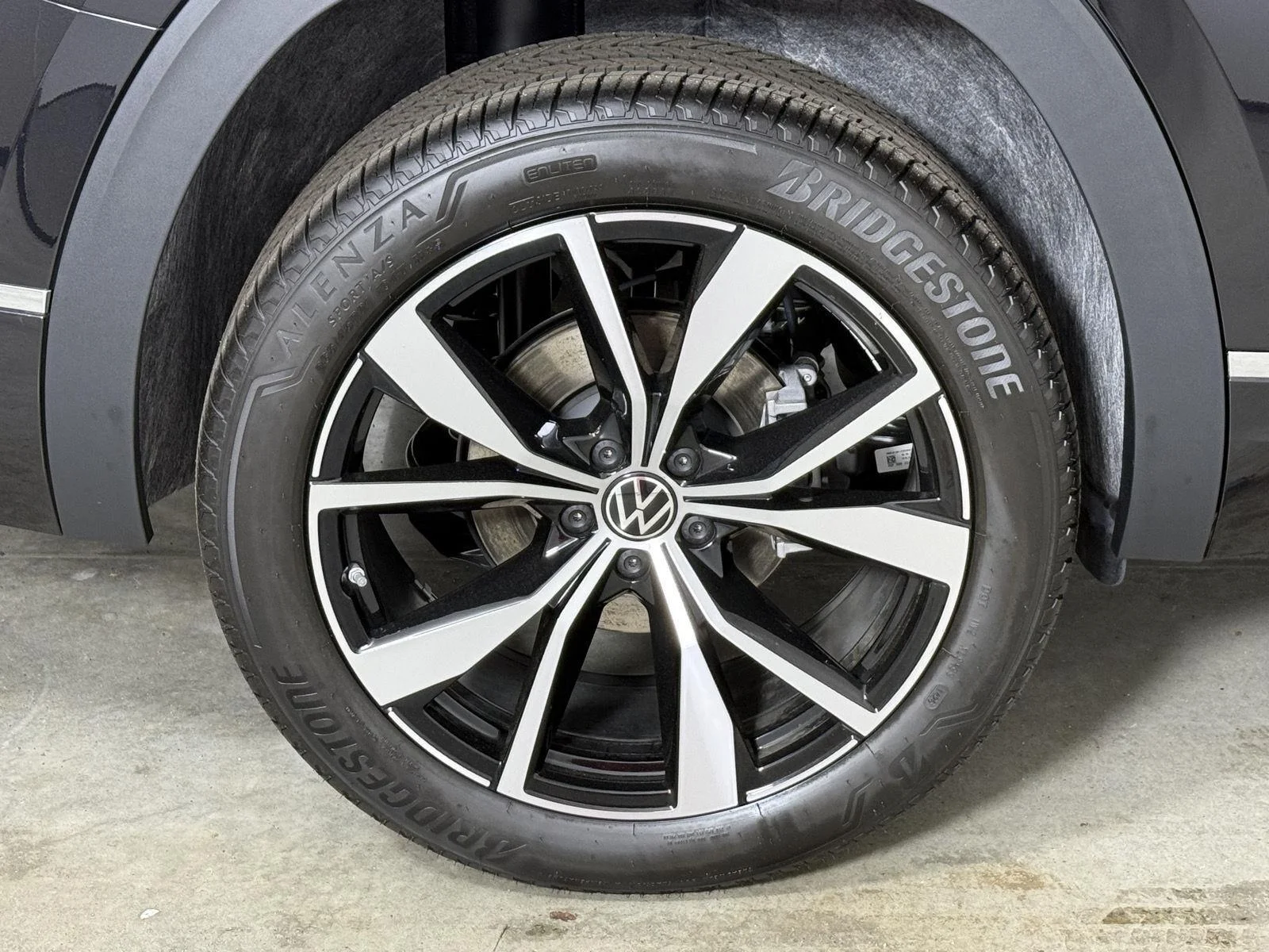 New 2026 Deep Black Pearl Volkswagen 2.0T SEL Premium R-Line image 18
