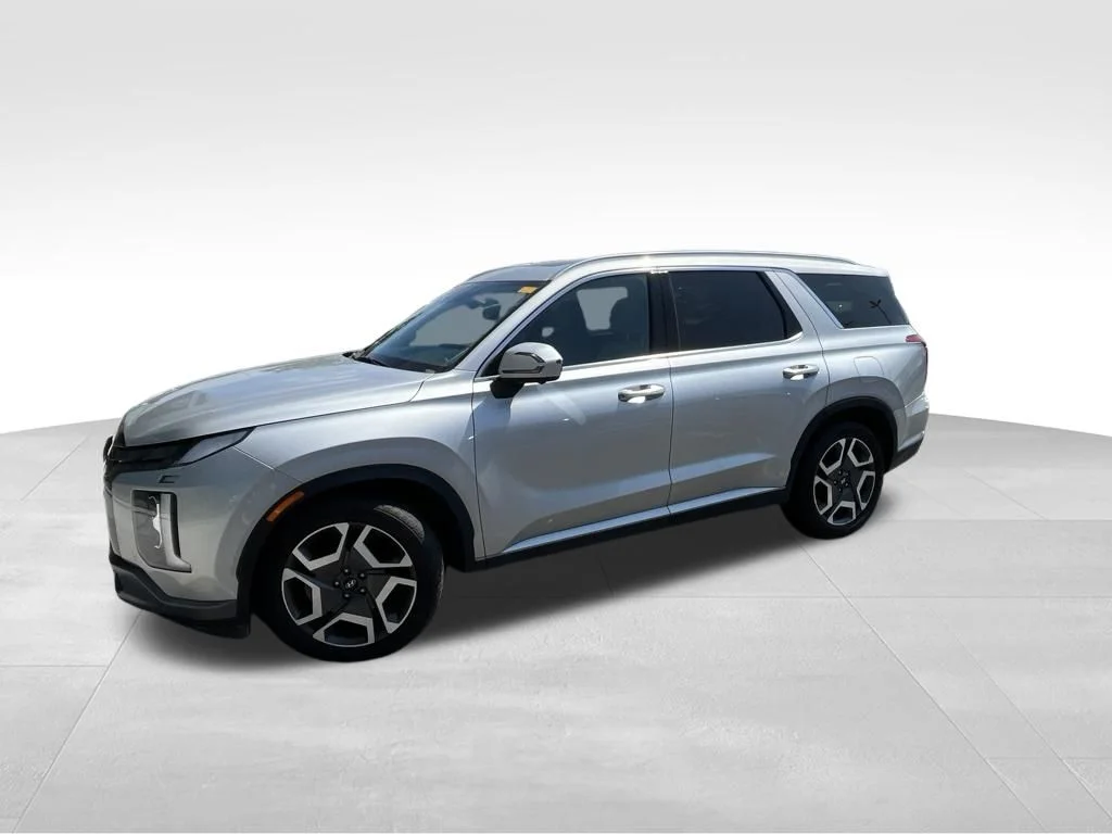 Used 2024 Silver Hyundai SEL image 2