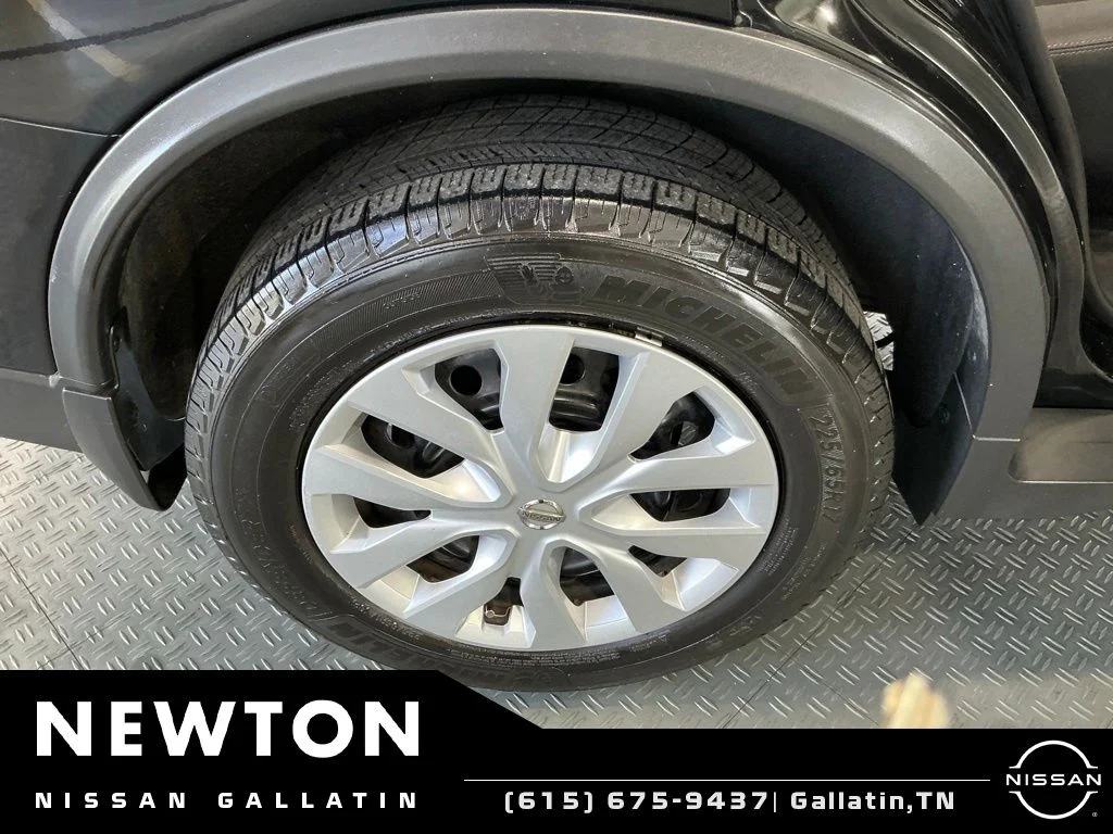 Used 2018 Magnetic Black Nissan S image 41