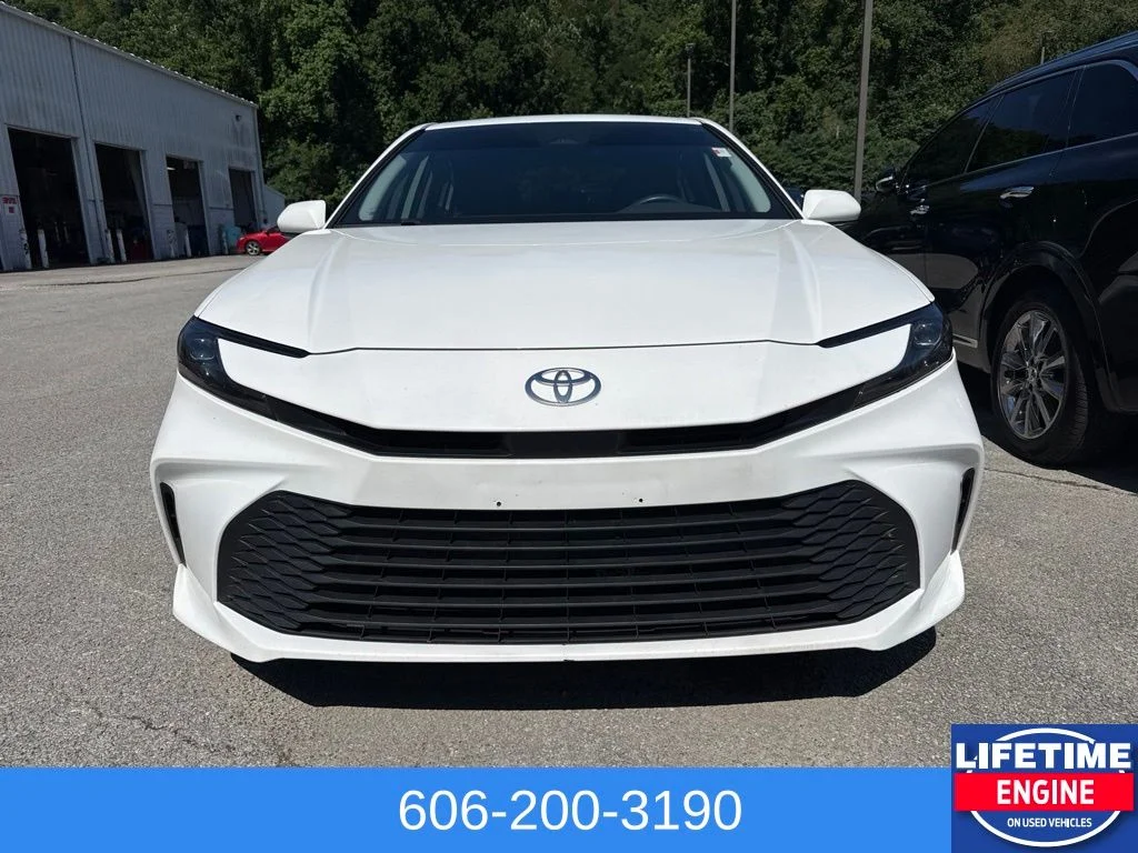 Used 2025 White Toyota LE image 3