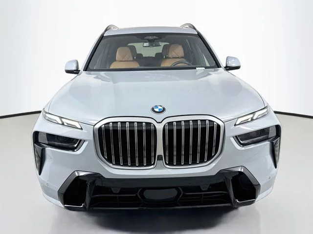 Used 2023 Gray BMW xDrive40i image 2