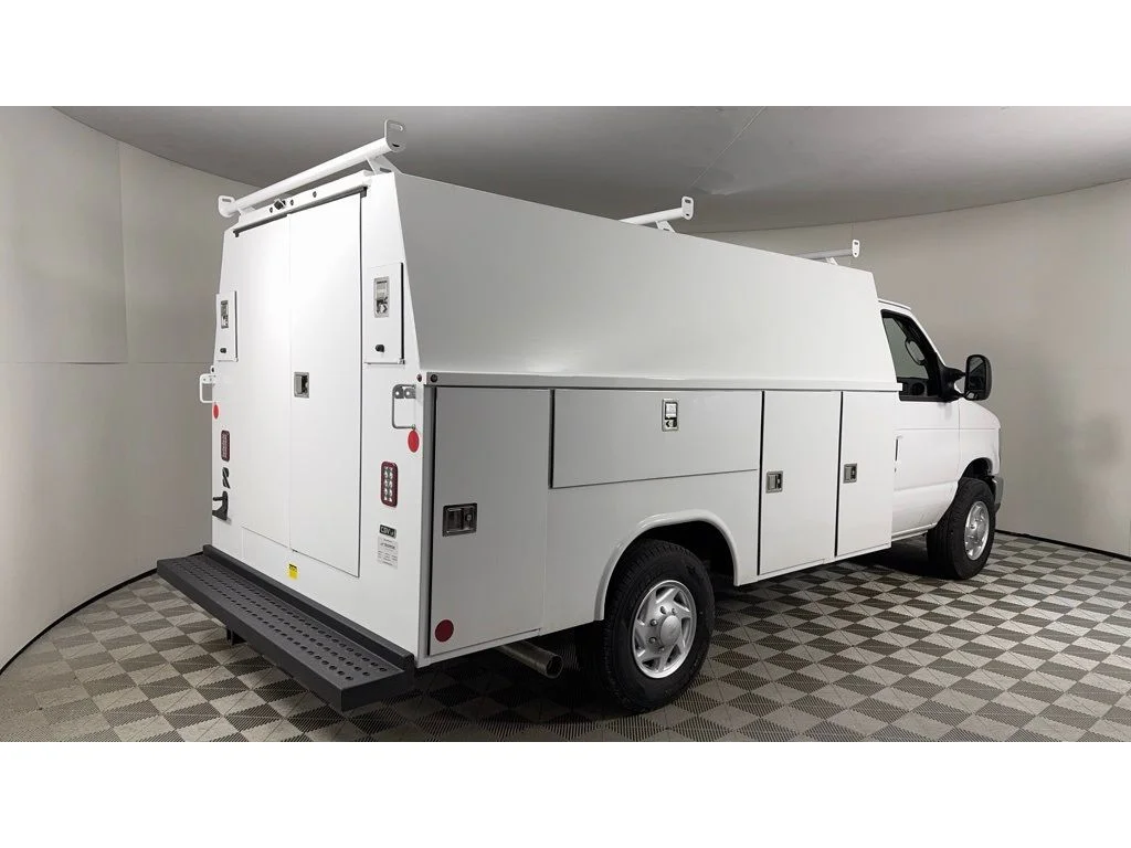 New 2025 Oxford White Ford E-350 SRW image 7