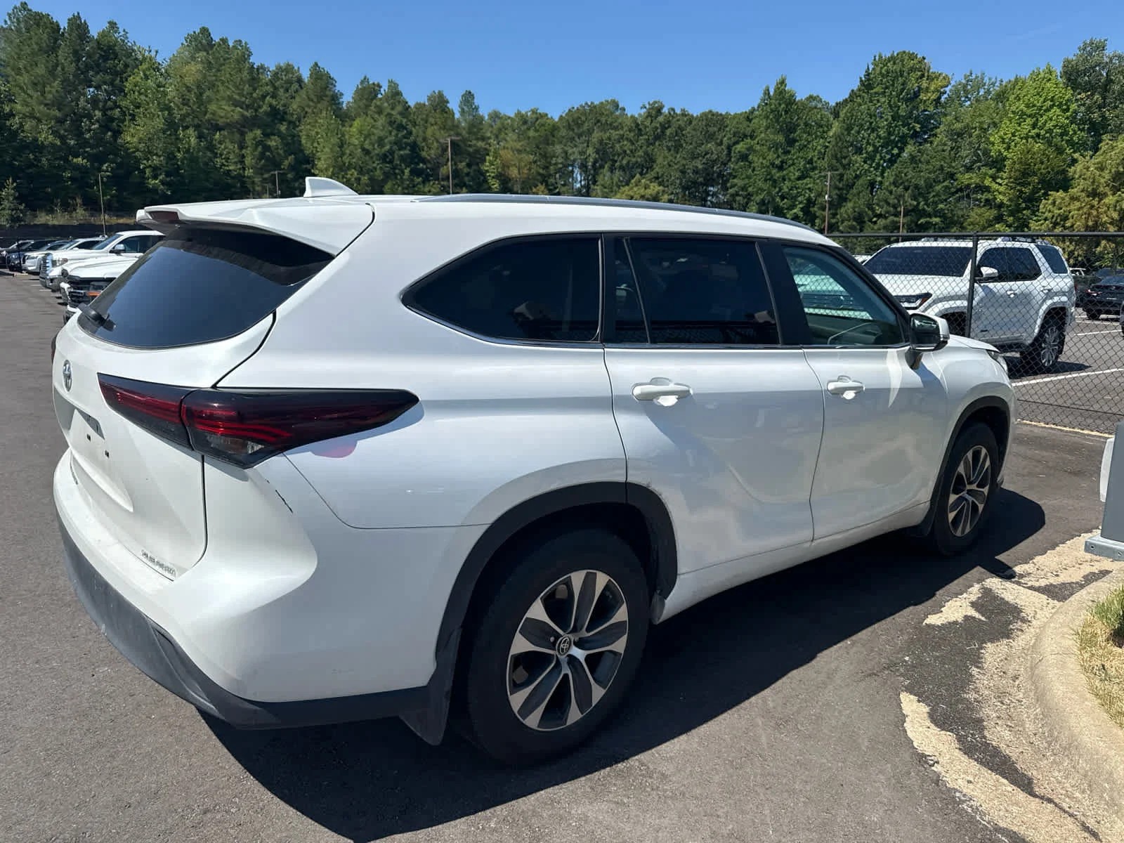 Used 2025 Wind Chill Pearl Toyota XLE image 3