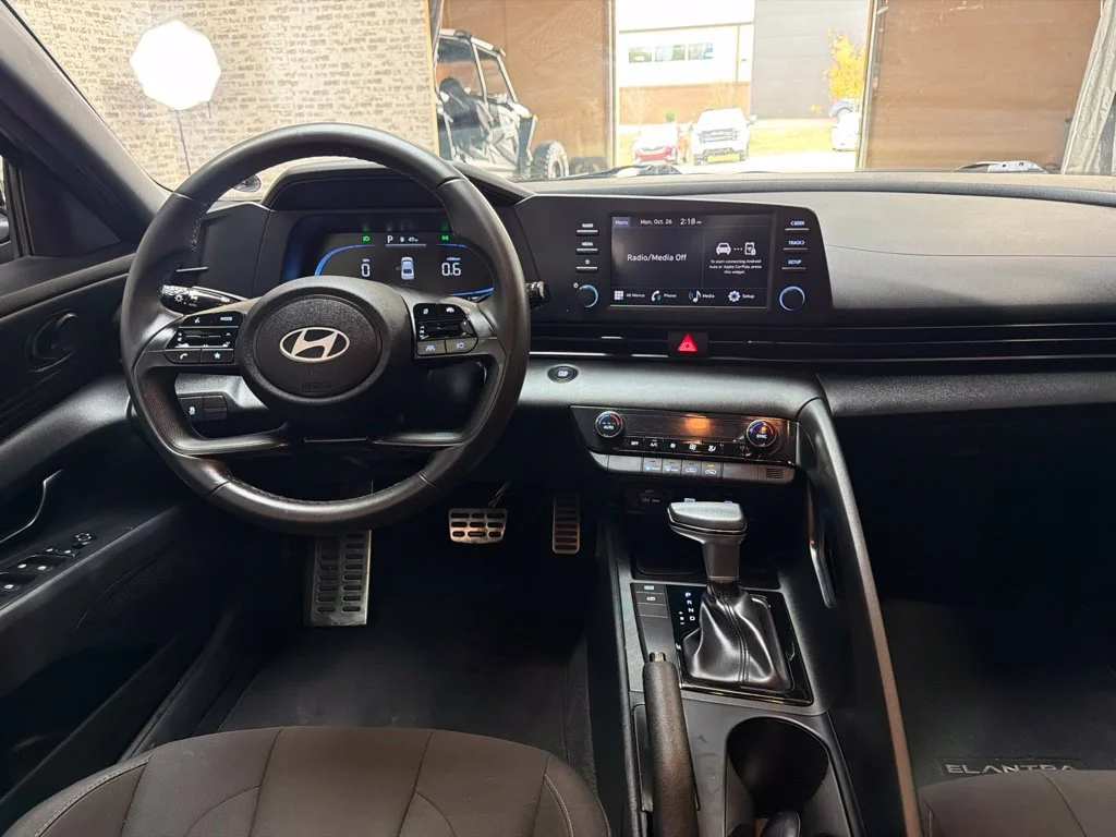 Used 2025 Amazon Gray Hyundai SEL Sport image 19