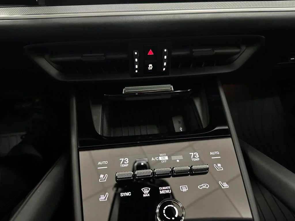 Used 2024  Porsche Base image 20