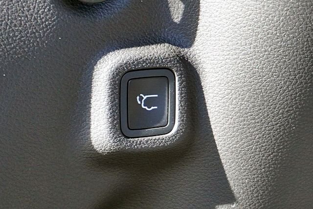 New 2026 Bright White Clearcoat Jeep Latitude image 16