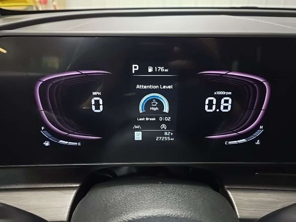 Used 2023 White Kia X-Line image 21