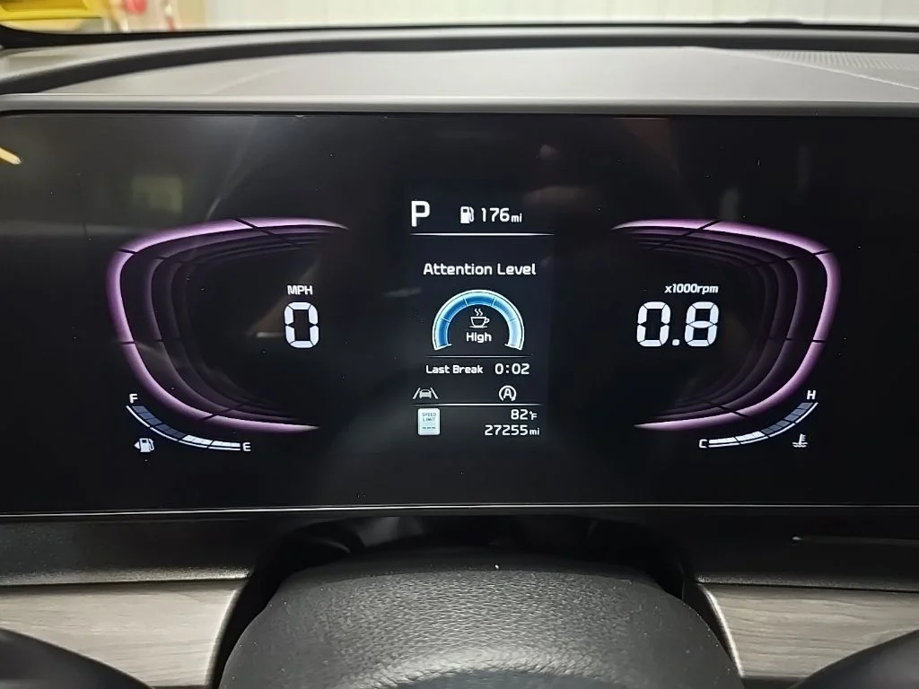 Used 2023 White Kia X-Line image 21