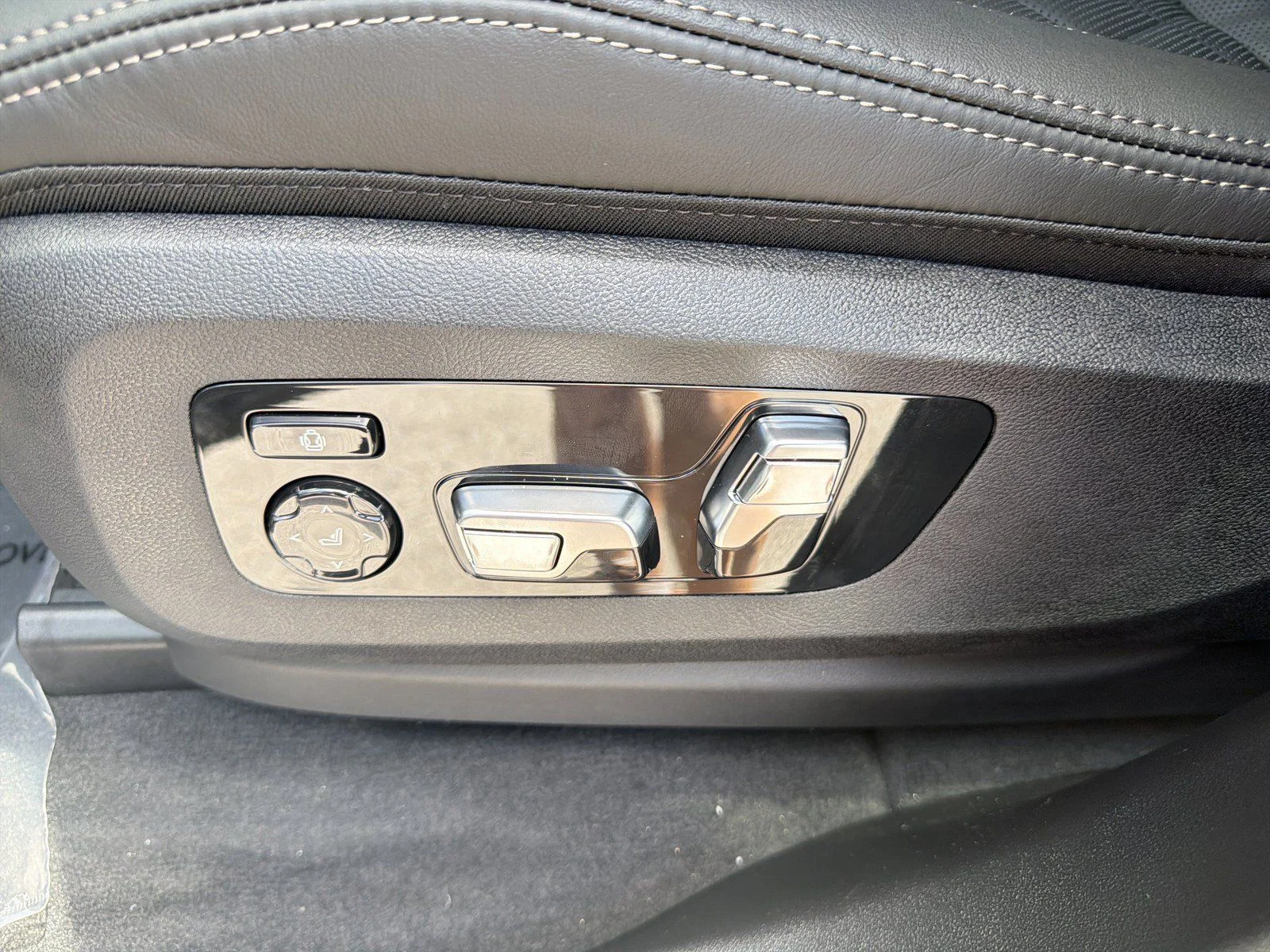 New 2026 Black Sapphire Metallic BMW sDrive40i image 23