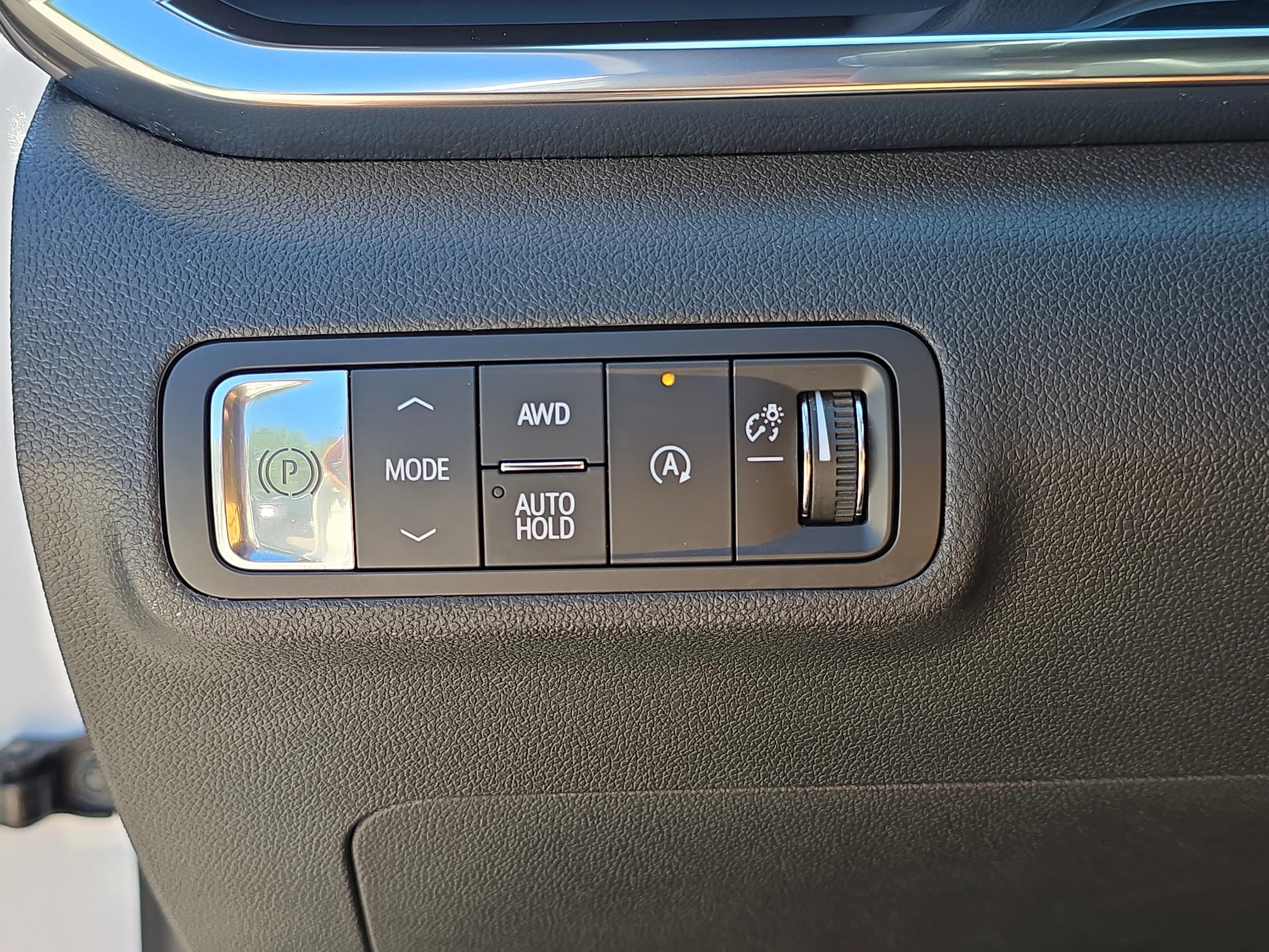 Used 2025 Summit White GMC AWD Elevation image 26