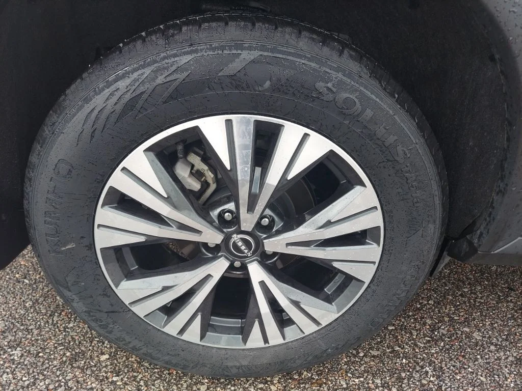 Used 2023 Gray Nissan SV image 9