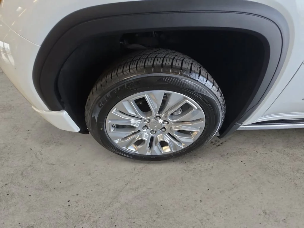 Used 2020 WHITE FROST TRICOAT GMC Denali image 9