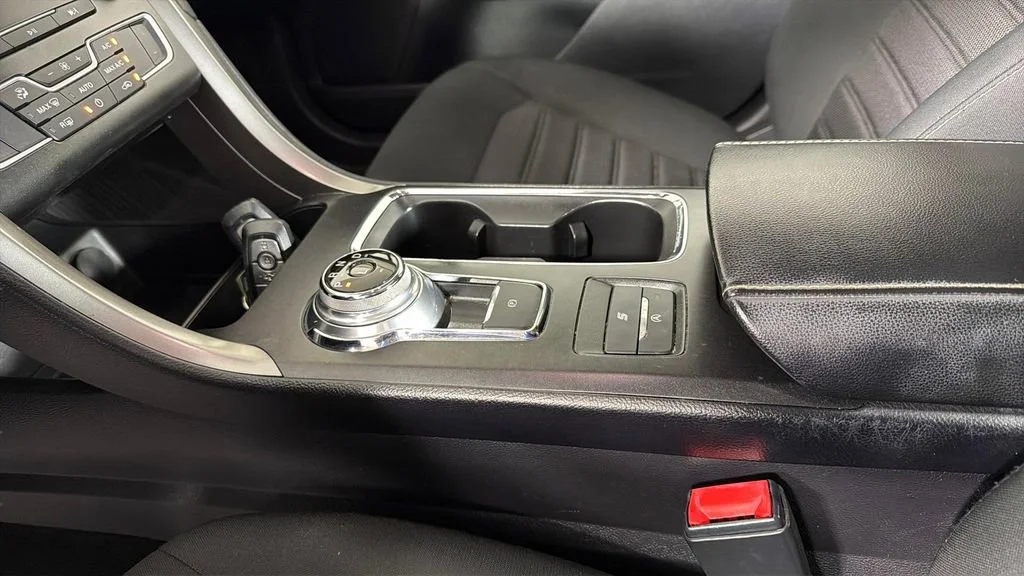 Used 2020 Red Ford SE image 23