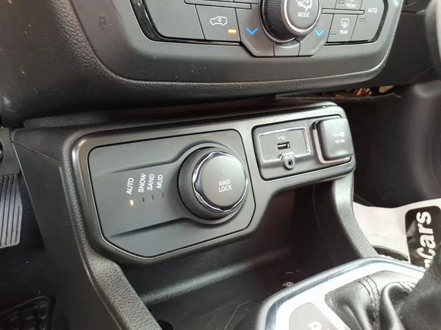 Used 2023 Red Jeep Latitude image 23