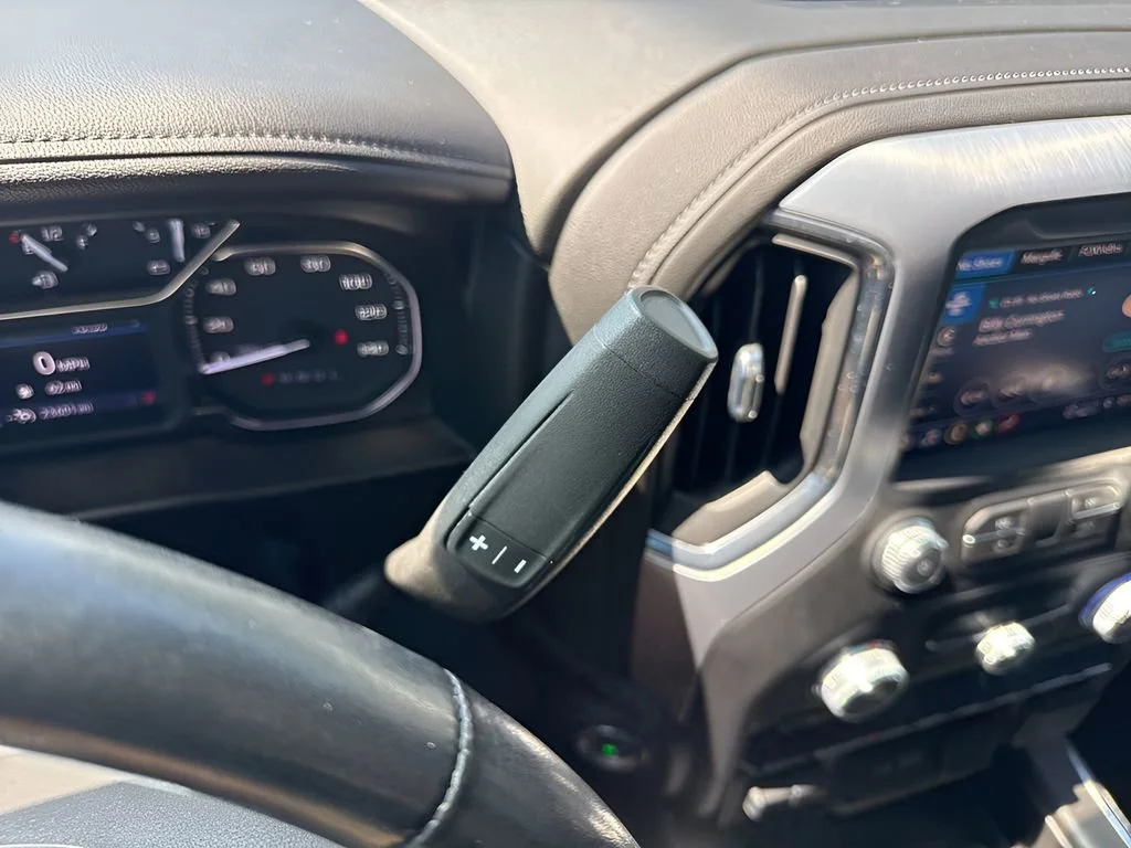 Used 2021 SUMMIT WHITE GMC Elevation image 17
