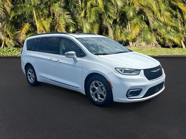 Certified Used 2022 White Chrysler Limited image 5