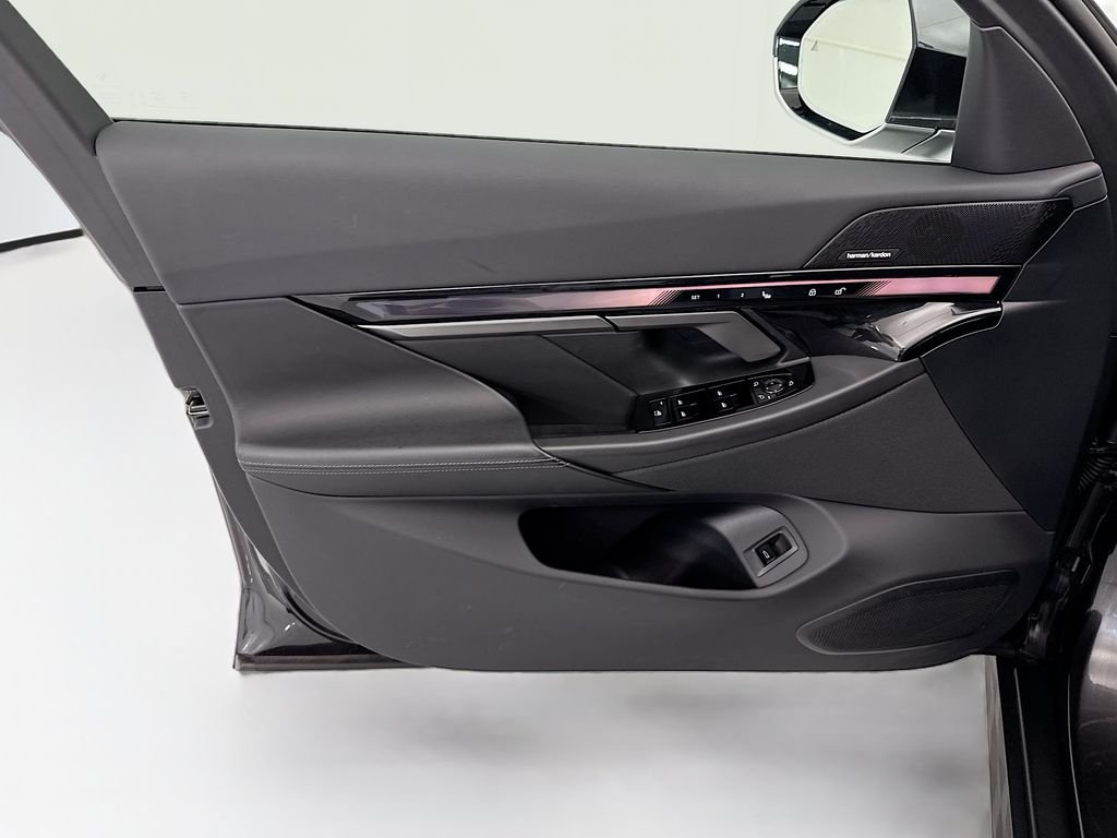 2026 BMW i5 40 - Photo 23
