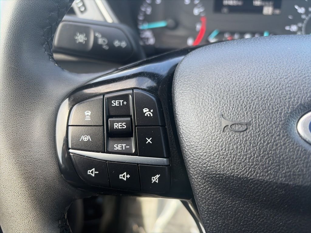 Used 2022 Silver Ford SE image 28