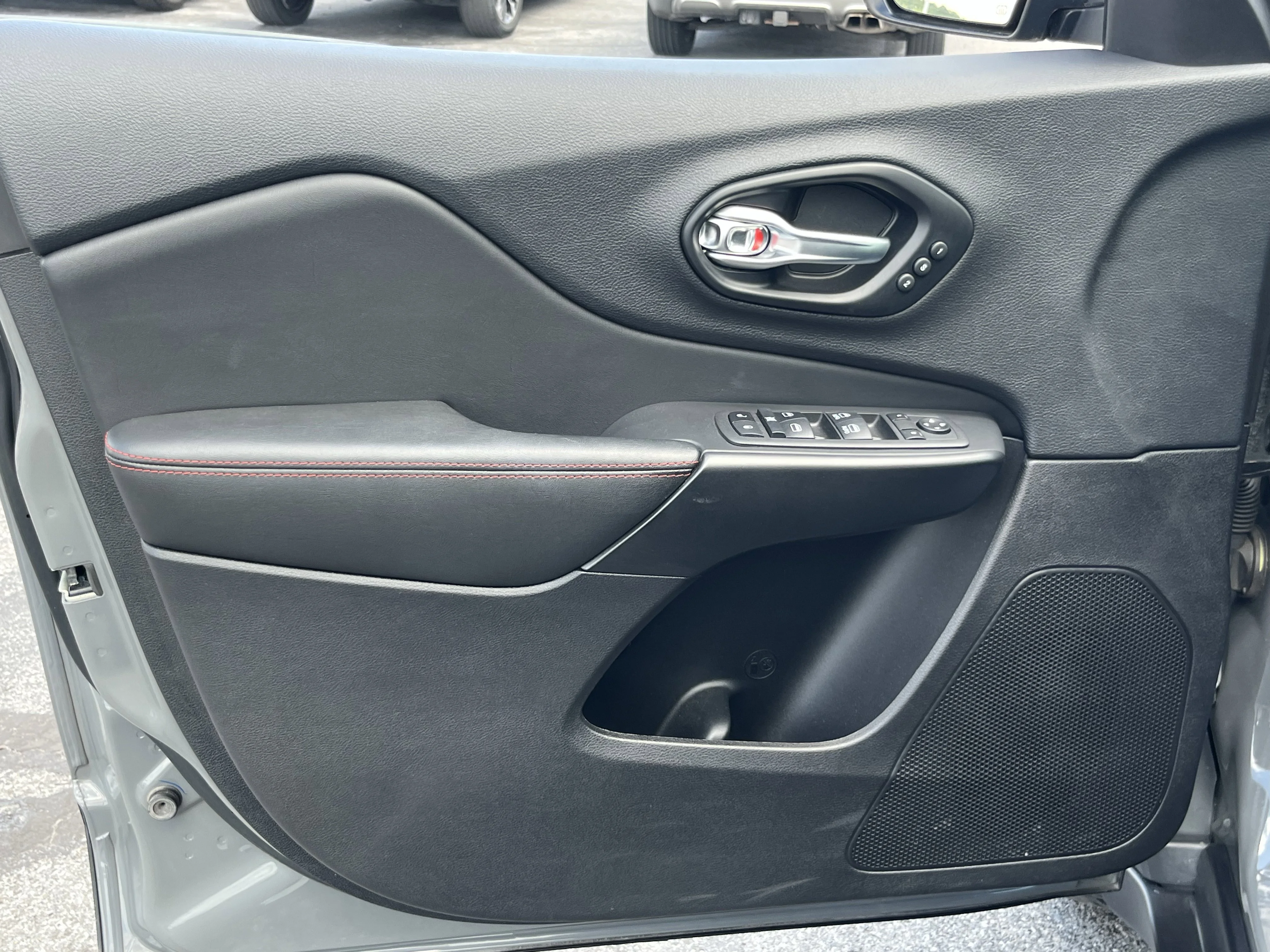 Used 2022 Gray Clearcoat Jeep Trailhawk image 21