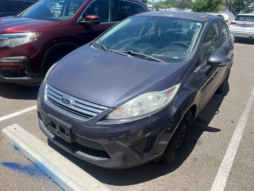 Used 2013 Purple Ford SE image 2