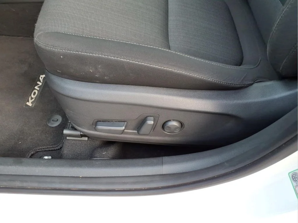 Used 2023 White Hyundai SEL image 16