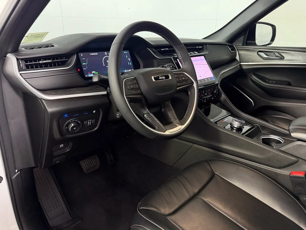 Used 2024 White Jeep 4xe image 12