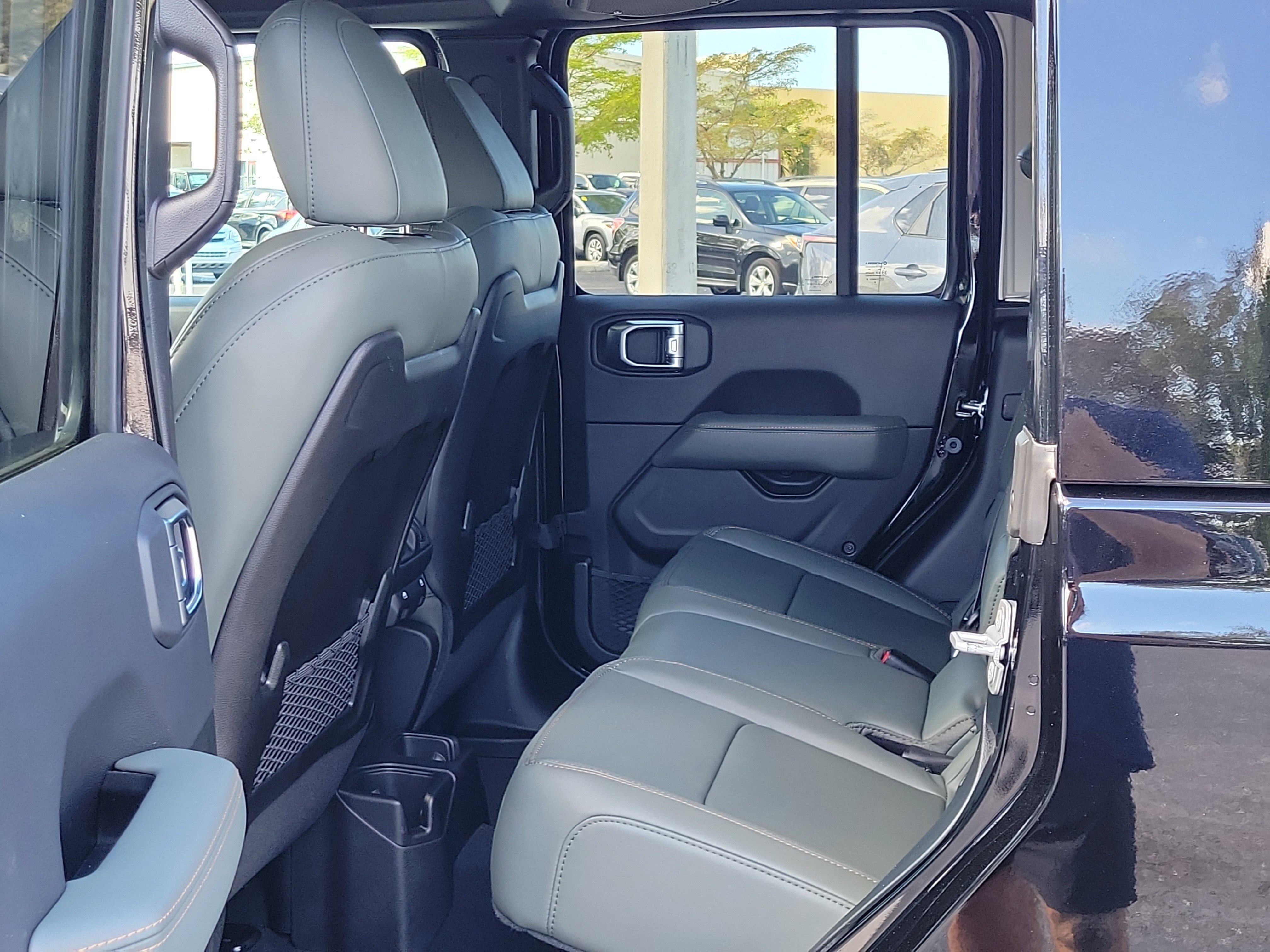New 2026 Black Clear-Coat Exterior Paint Jeep Mojave image 12