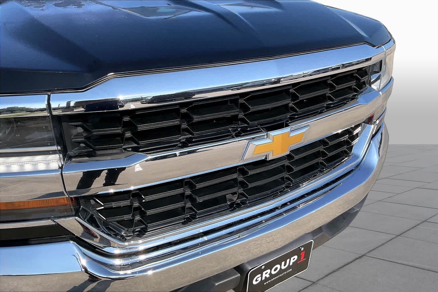 Used 2018 Black Chevrolet LT image 29