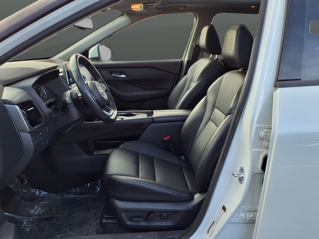 Used 2022 Pearl White Tricoat Nissan SL image 8